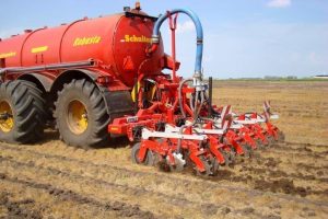 Quarter striptill applicator