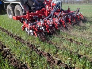 Quarter striptill applicator